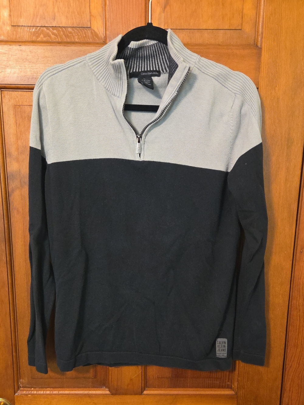 Calvin Klein Two-Tone Quarter-Zip Sweater in Light Gray and Black Size Small